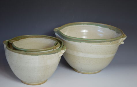 Set of 3 Mixing bowls with handles & spouts - Sold